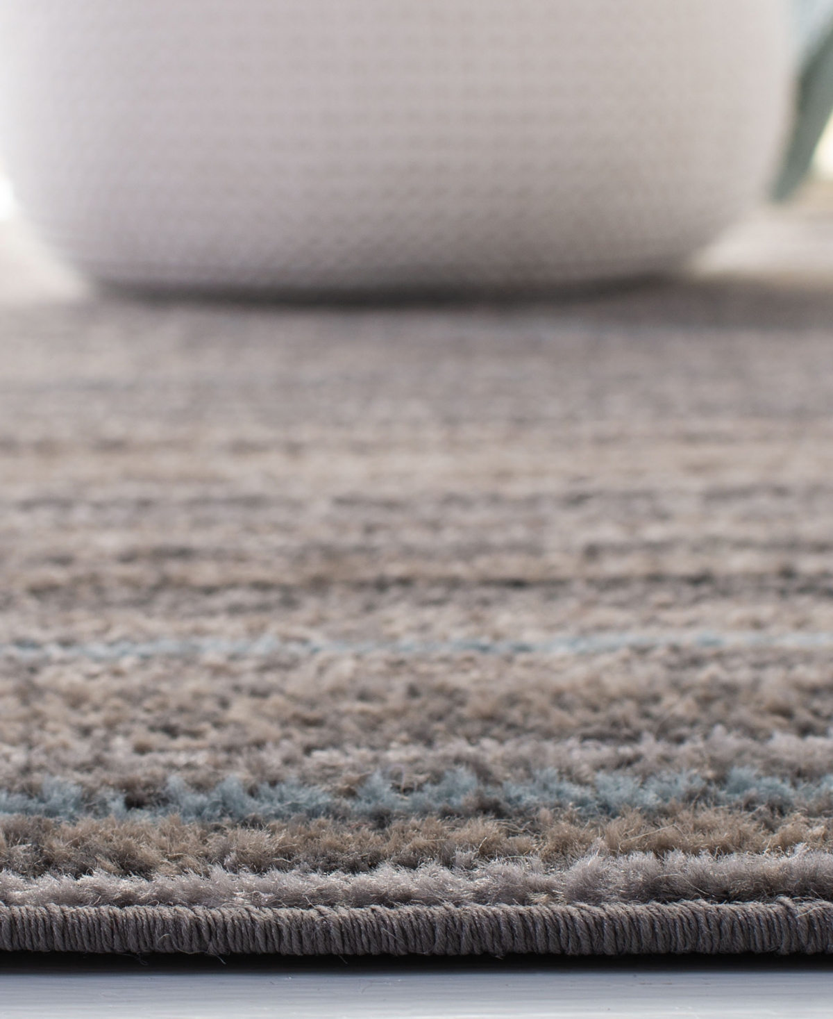 Safavieh Amsterdamand Beige Outdoor Area Rug - Silver