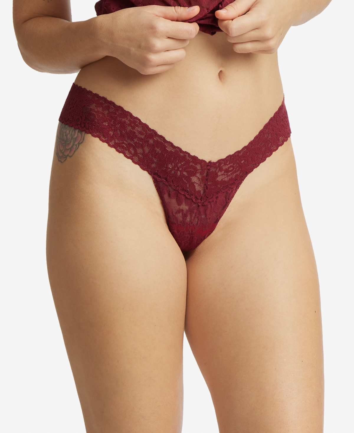HANKY PANKY WOMEN'S DAILY LACE LOW RISE THONG 771001