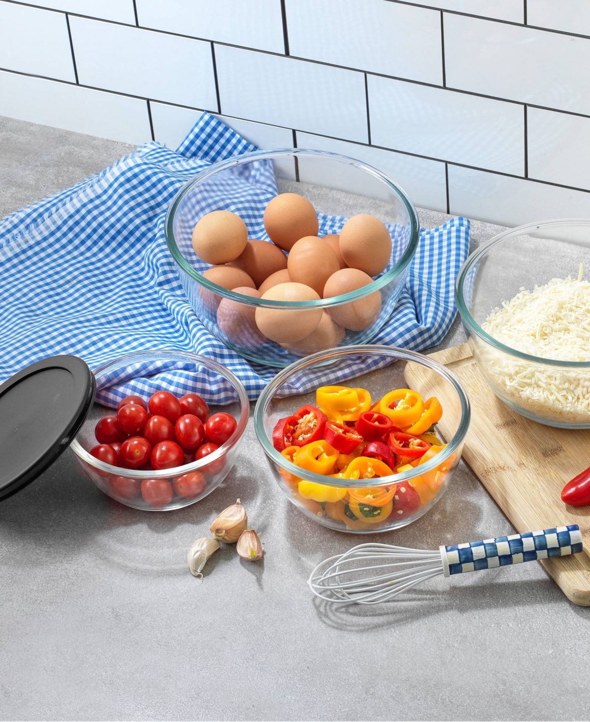 JoyJolt Joyful 4 Piece Glass Mixing Bowls with Lids Set - Black