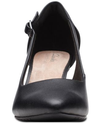 Women's Kataleyna Rae Side-Cutout Comfort Pumps