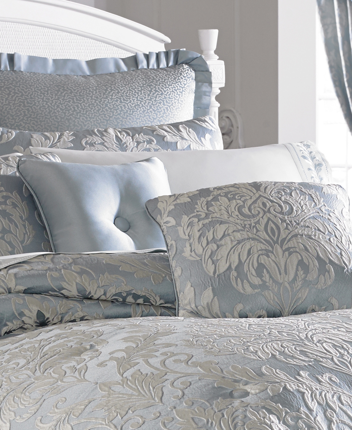 Five Queens Court Faith Comforter Set,