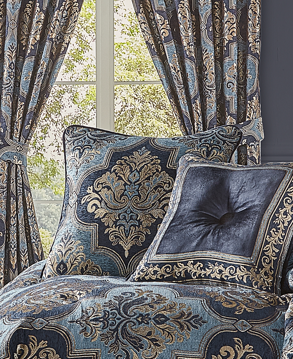 J Queen New York Middlebury Square Decorative Pillow, 20