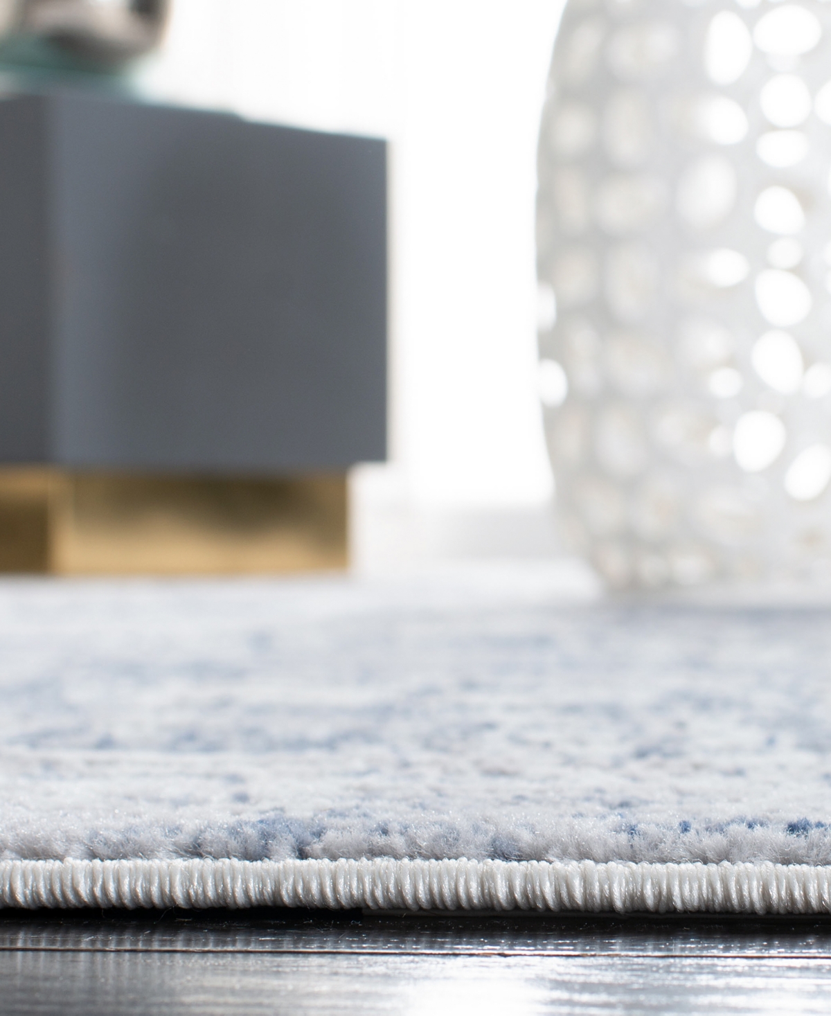 Safavieh Amelia ALA786 4' Area Rug