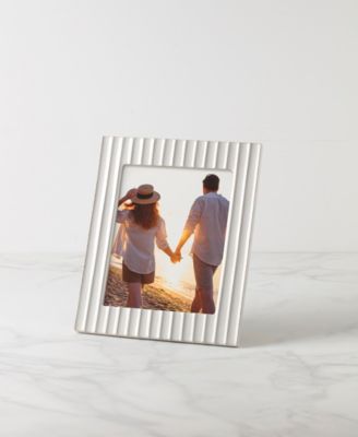 French Perle Scallop Frame, 8" x 10"