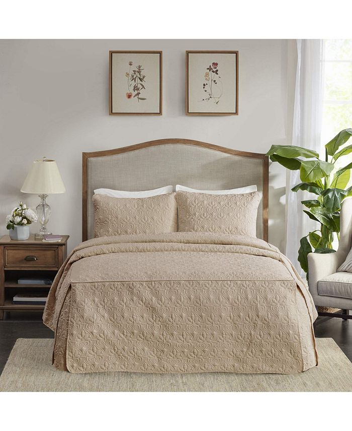 Gracie Mills Sandy 3 Piece Split Corner Classic Pleated Quilted