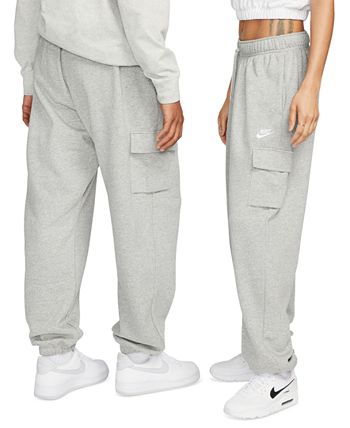 Nike Sportswear Club Fleece Women's Mid-Rise Oversized Cargo Sweatpants ( Plus Size).