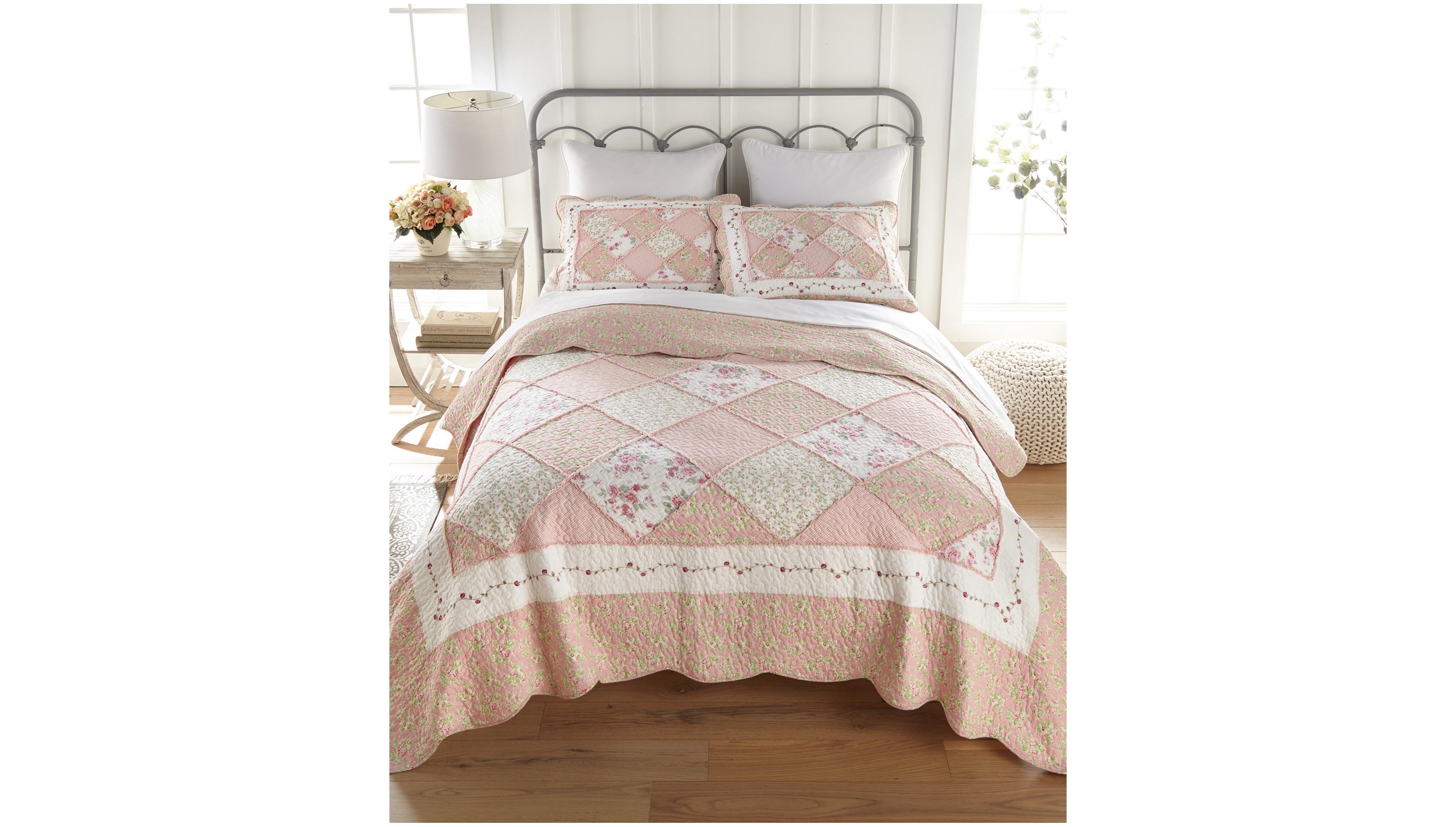 Donna Sharp Strawberry Garden 3 Piece Cotton Quilt Set, King