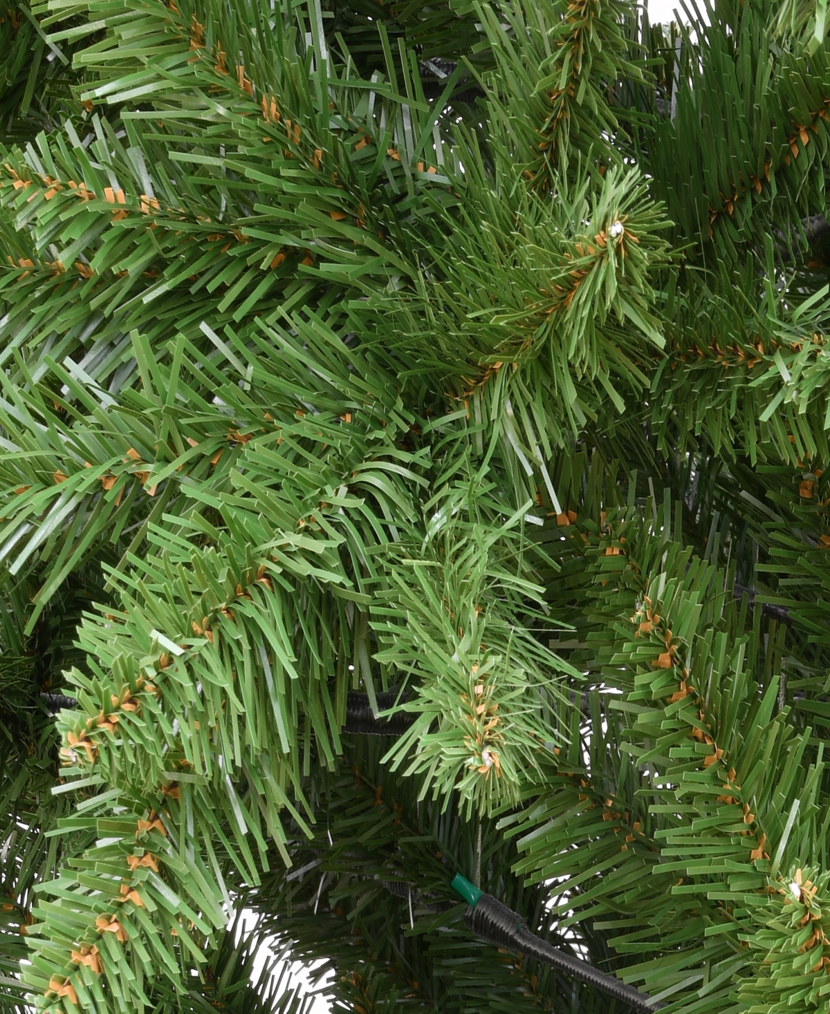 National Tree Company 7.5' Peyton Spruce Tree In Green Flocked