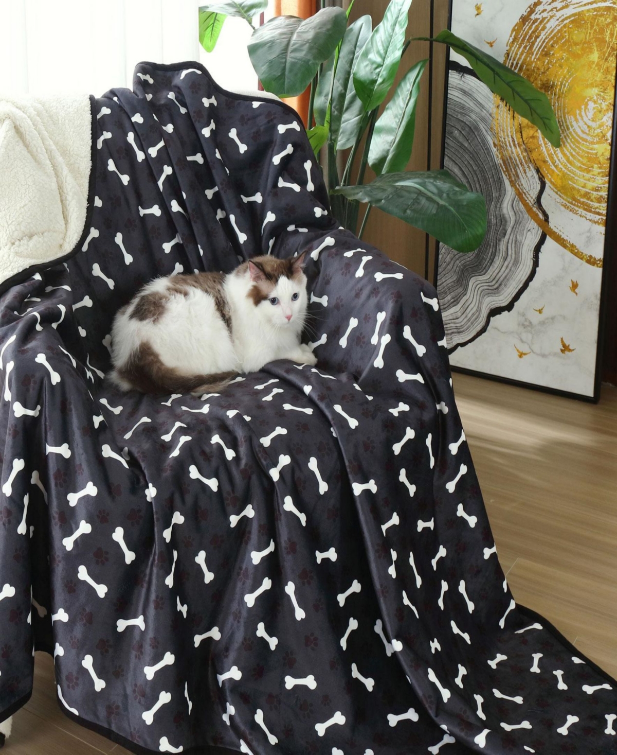 Happycare Textiles Advanced Water Resistant Pets Print Comfort Throw