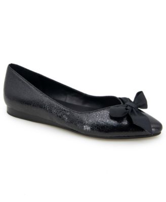 Kenneth Cole Reaction Lily Bow 6 Women s Black