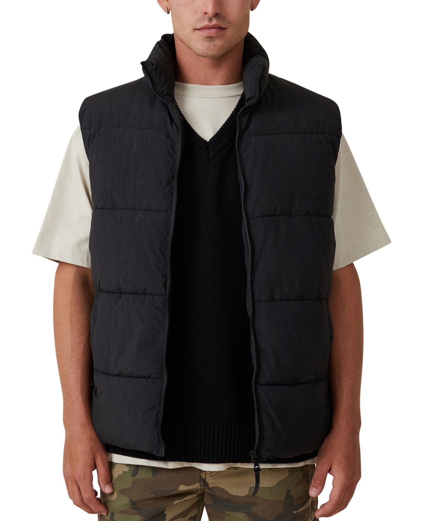 Мужской жилет COTTON ON Mother Puffer Vest, цвет: Чёрный — фото 1
