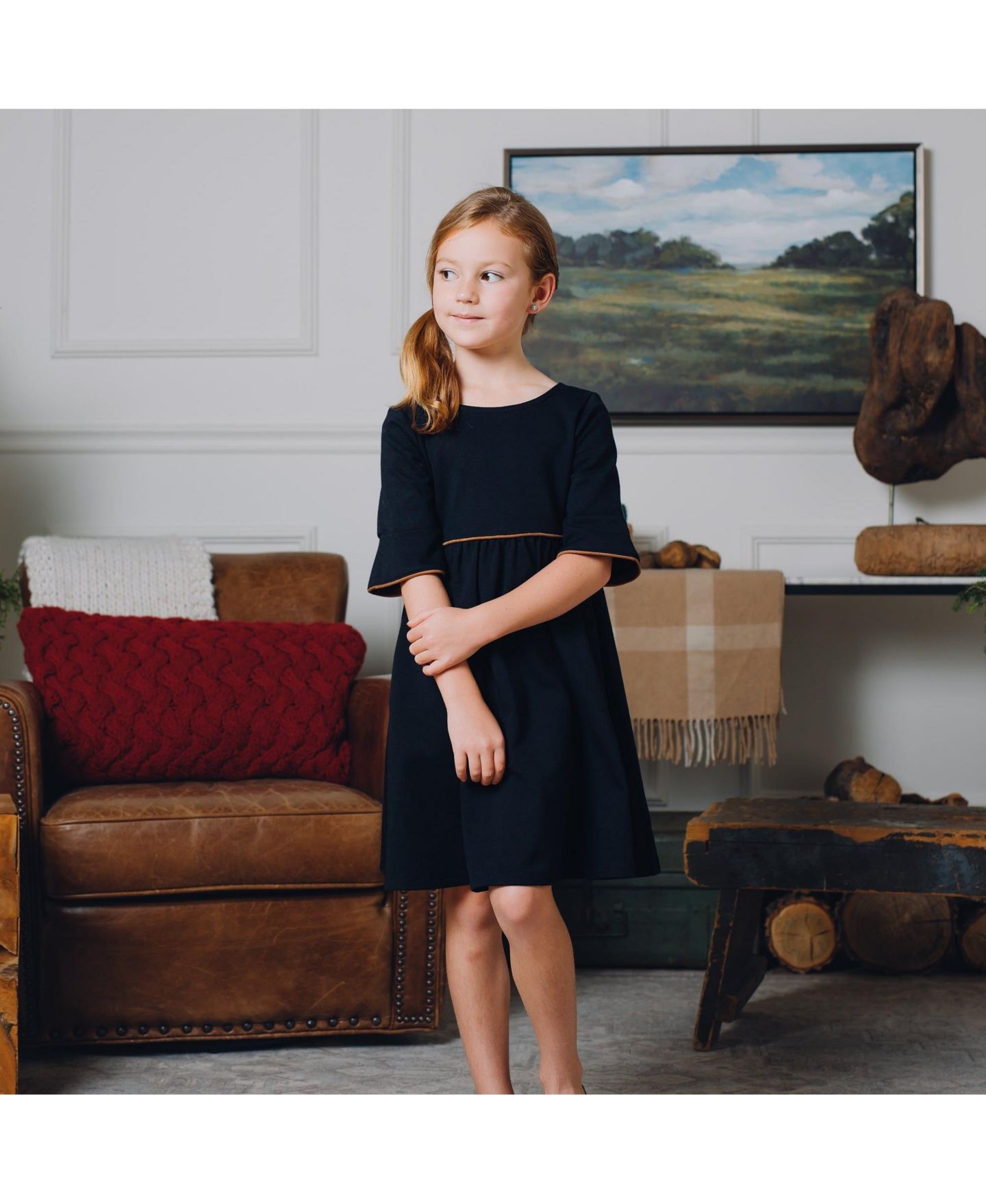 Платье Hope & Henry Ruffle Sleeve Ponte Dress with Suede Detail для девочек, цвет: Чёрный — фото 9