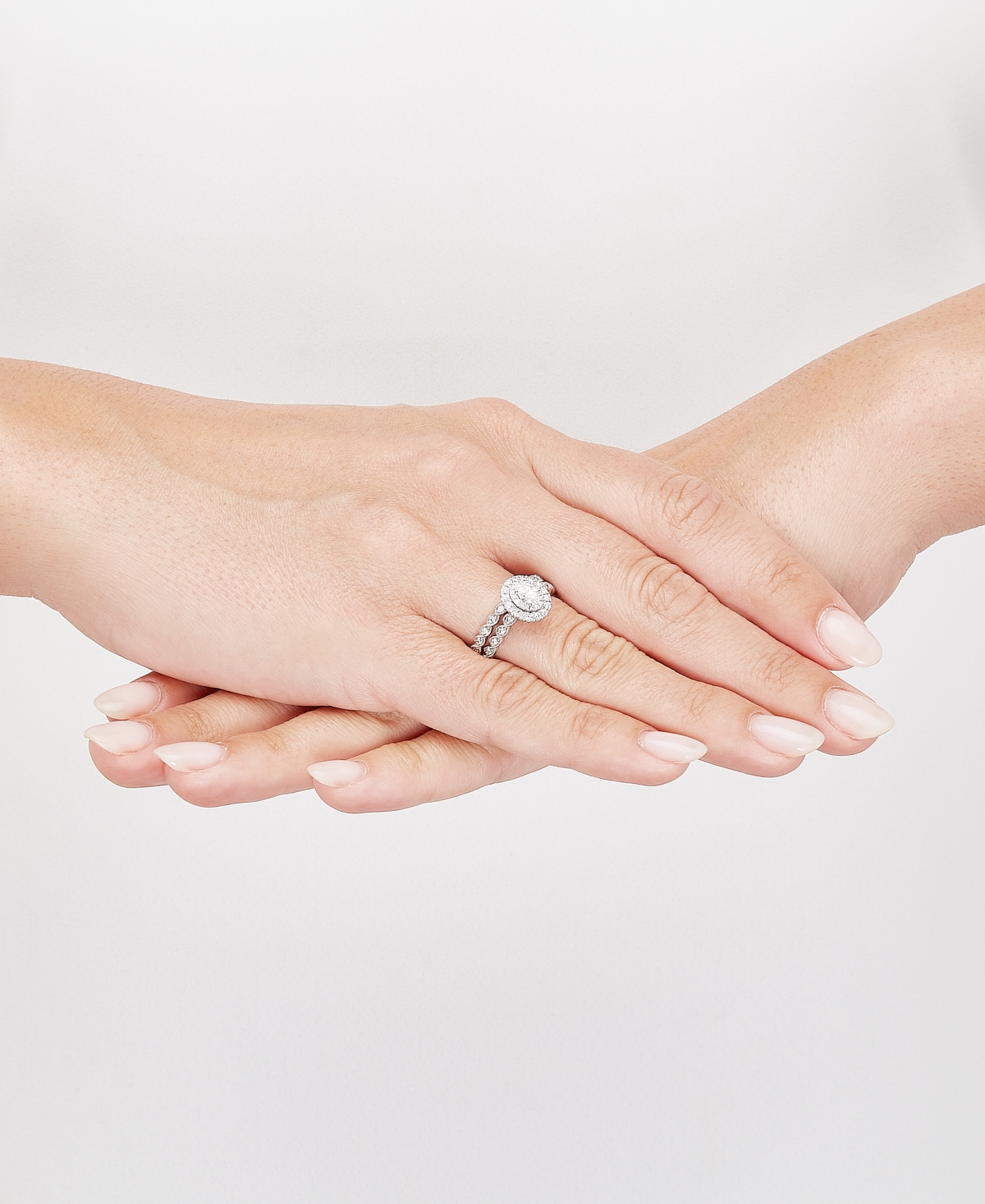 Diamond Oval Halo Bridal Set (3/4 ct. t.w.) in 14k White Gold