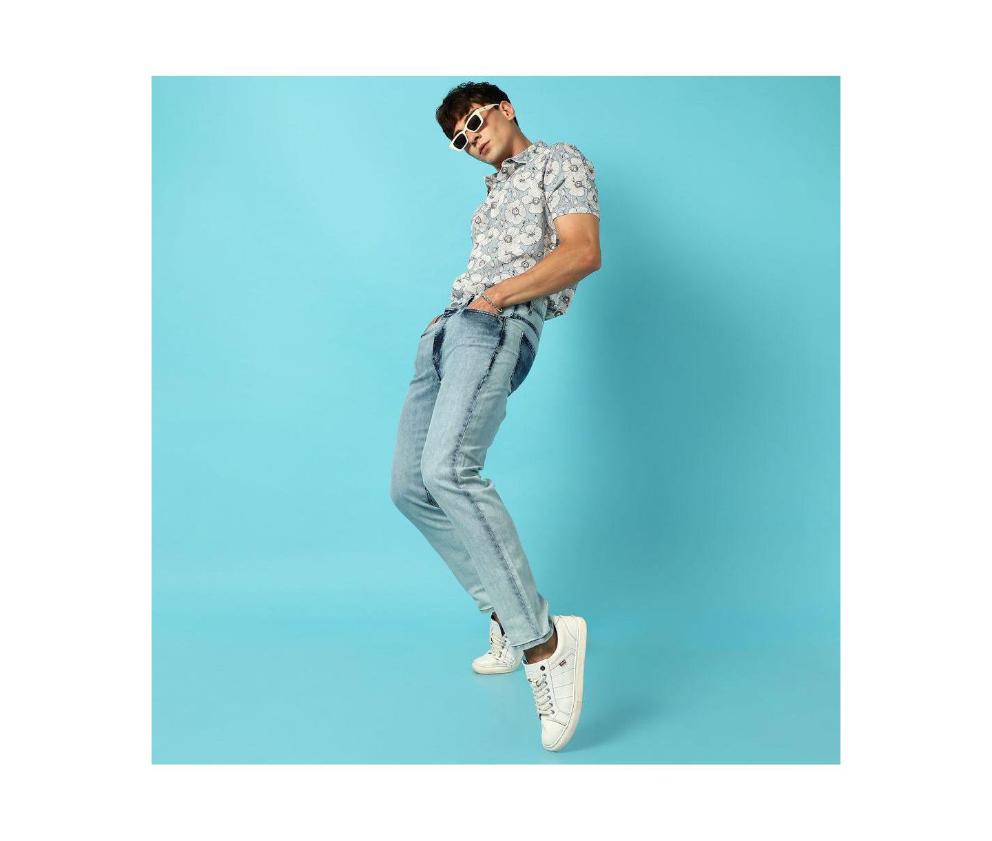 Мужские джинсы Cahoot Campus Sutra Light-Wash Skinny Fit Denim Jeans, цвет: Светлый синий — фото 3