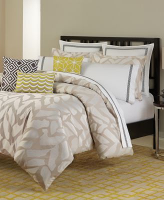 Trina Turk - Giraffe Queen Comforter Set