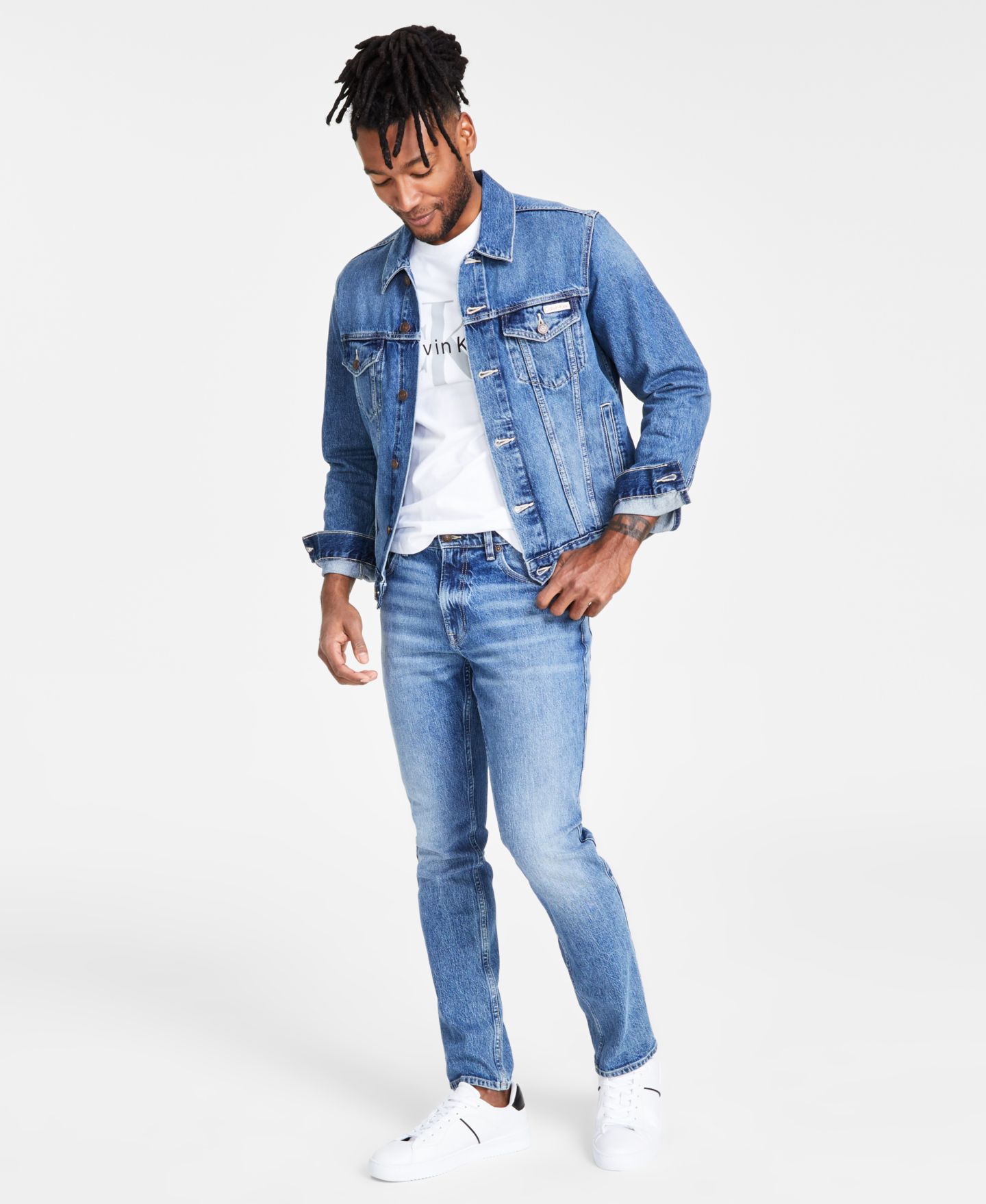 Мужские комплекты Calvin Klein Trucker Jacket, Logo Crewneck T-Shirt & Slim-Fit Stretch Jeans, цвет: Синий, вариант 1 — фото 1
