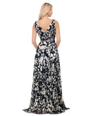 Women's Sleeveless V-Neck Gown