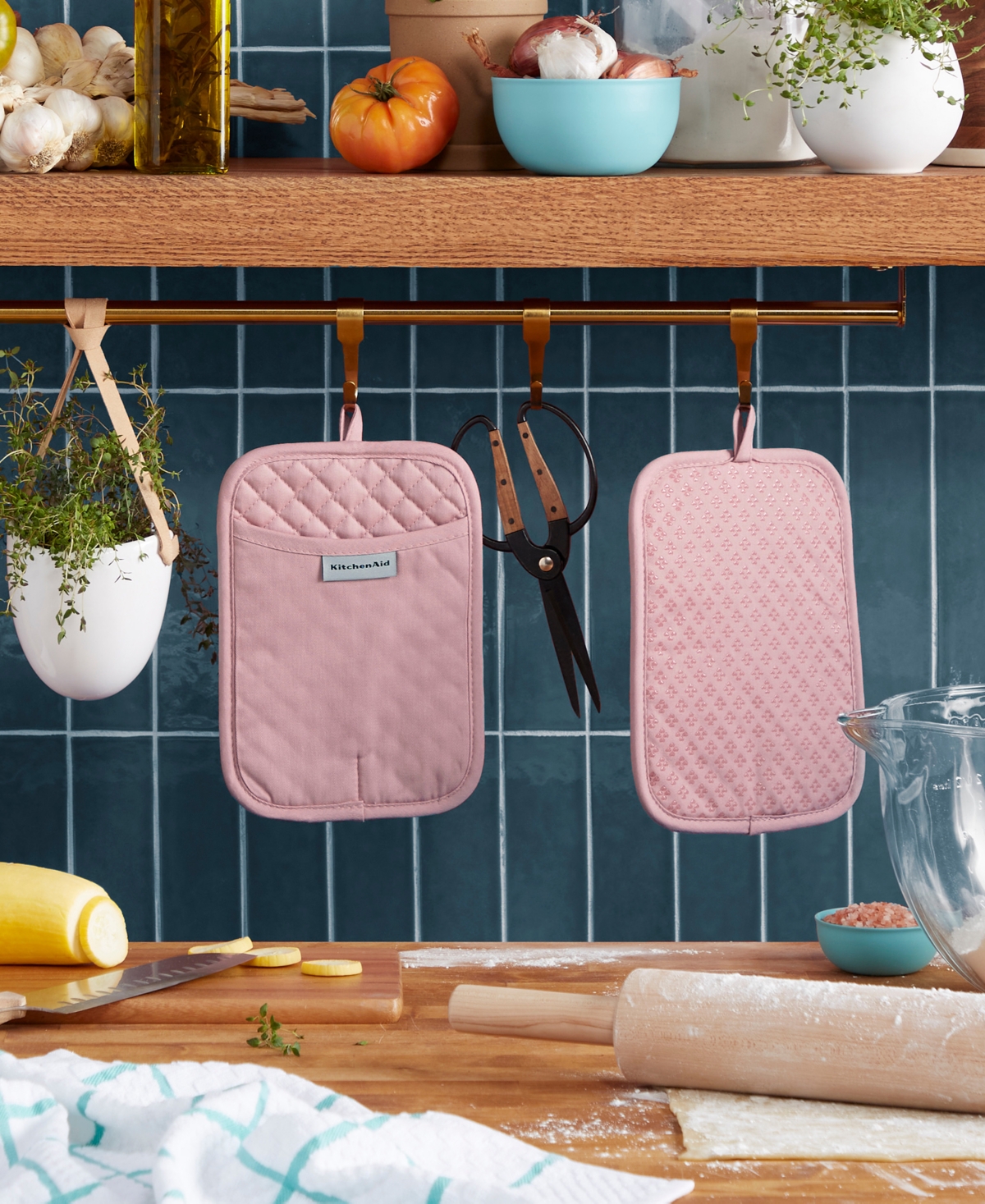 Kitchenaid Asteroid Pot Holder 2-pack Set, 7" X 10" In Beet 1