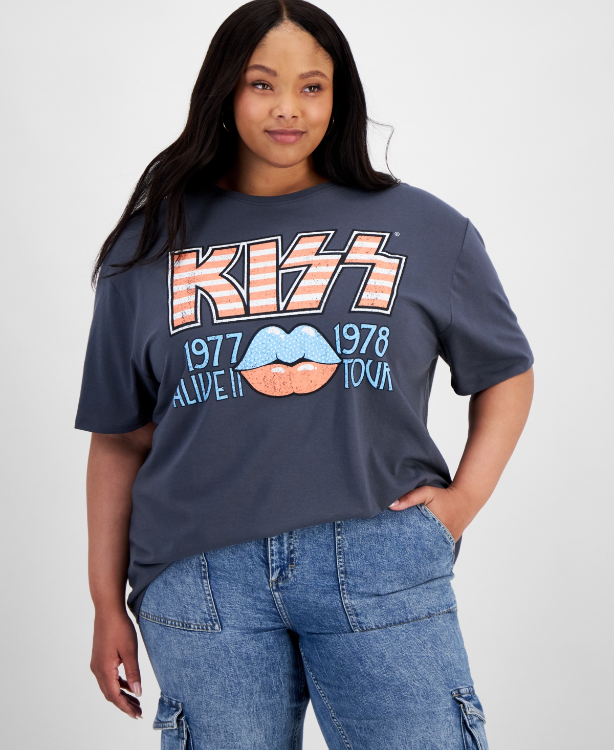 Trendy Plus Size Kiss T-Shirt - Gray