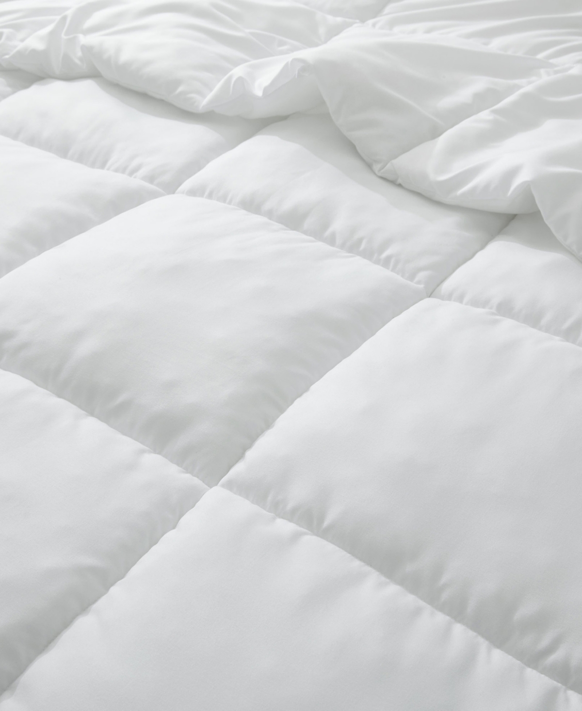 Unikome Lightweight Down Alternative Comforter, Queen In White
