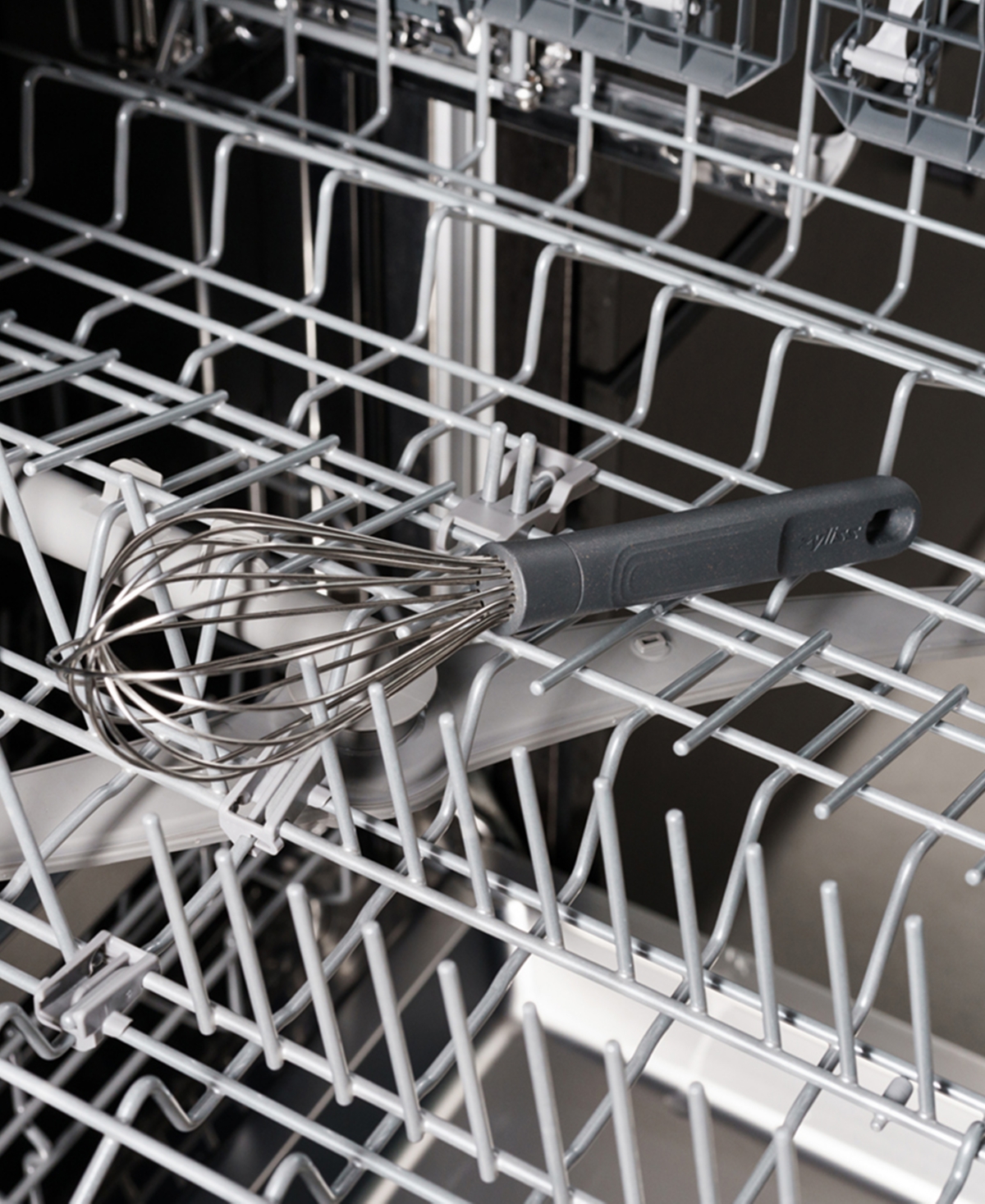 Zyliss Medium Balloon Whisk In Dk Gry