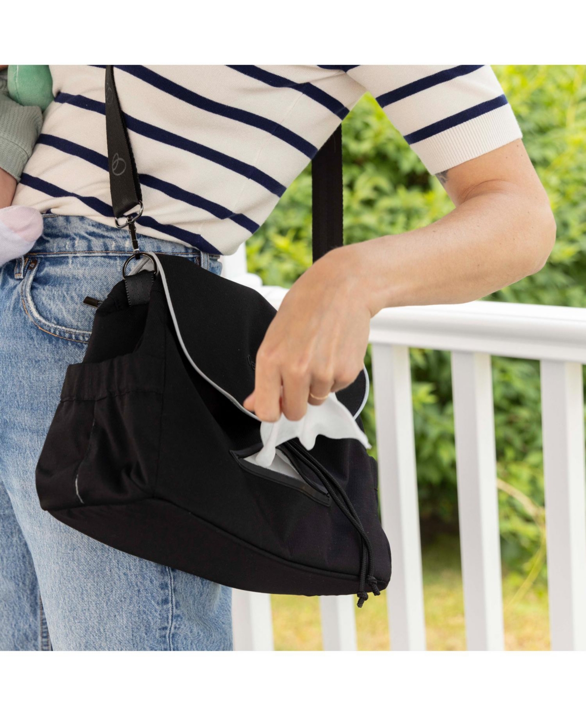 Evenflo Shyft Dualride Babe On The Run Infant Bag In Black
