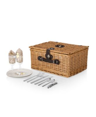 Disney Winnie the Pooh Classic Picnic Basket, Service for 2