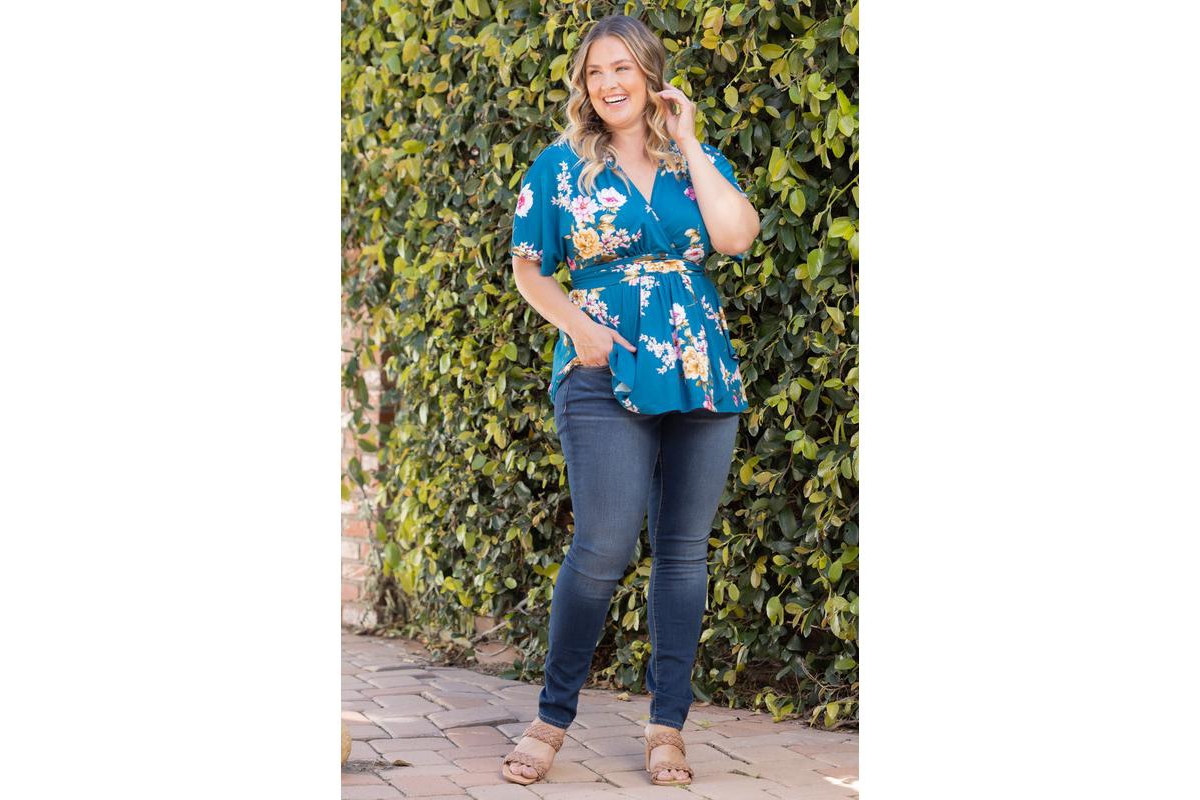 Kiyonna Plus Size Encore Short Sleeve Printed Top