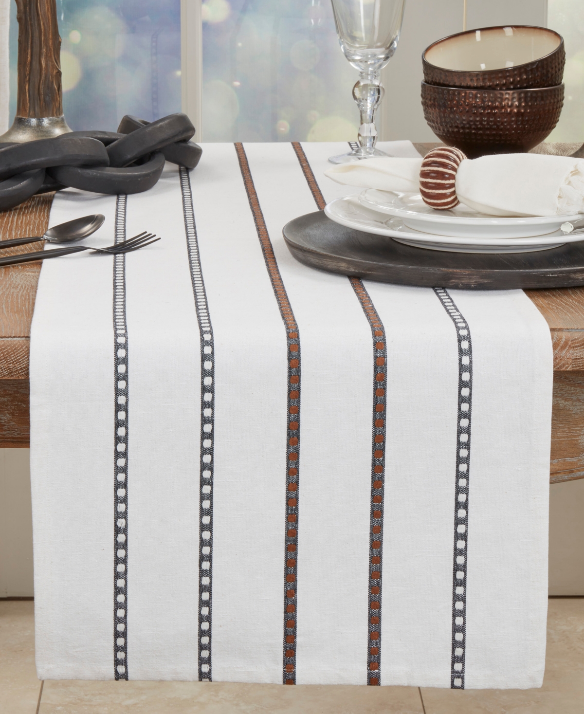 Saro Lifestyle Refined Stripe Table Runner, 16"x72" In Black,white