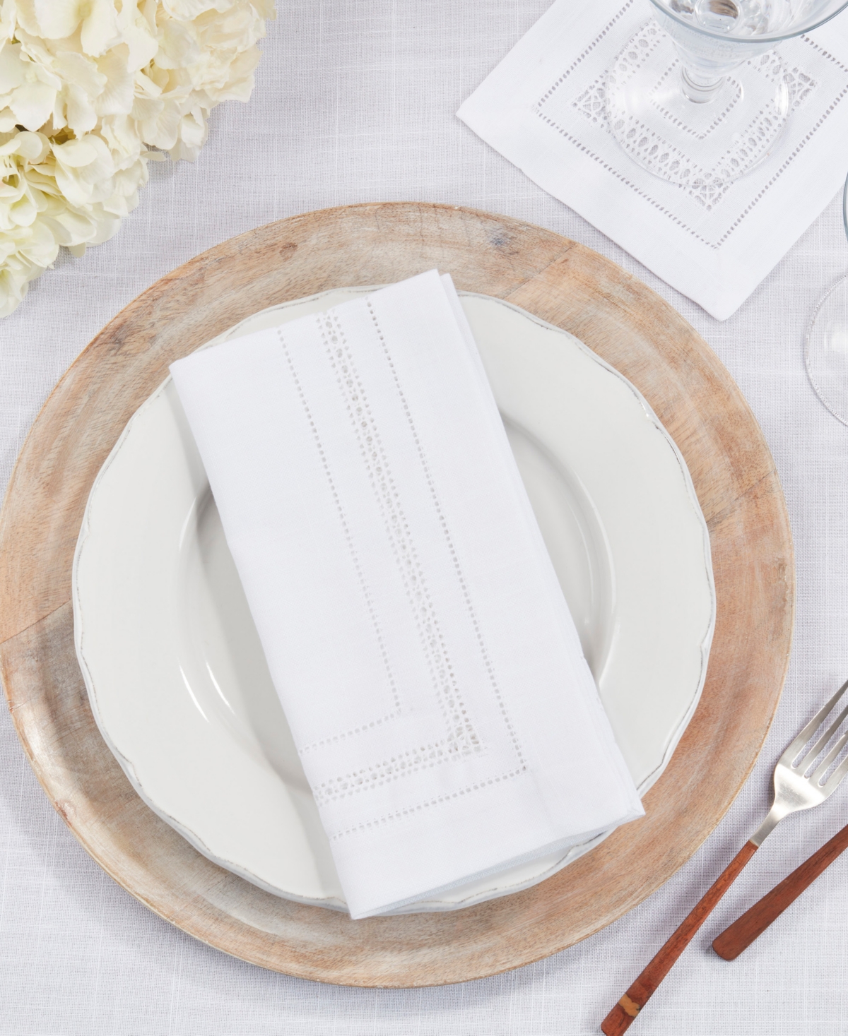 Saro Lifestyle Traditional Hemstitch Dinner Napkin Set Of 12, 18"18" In White