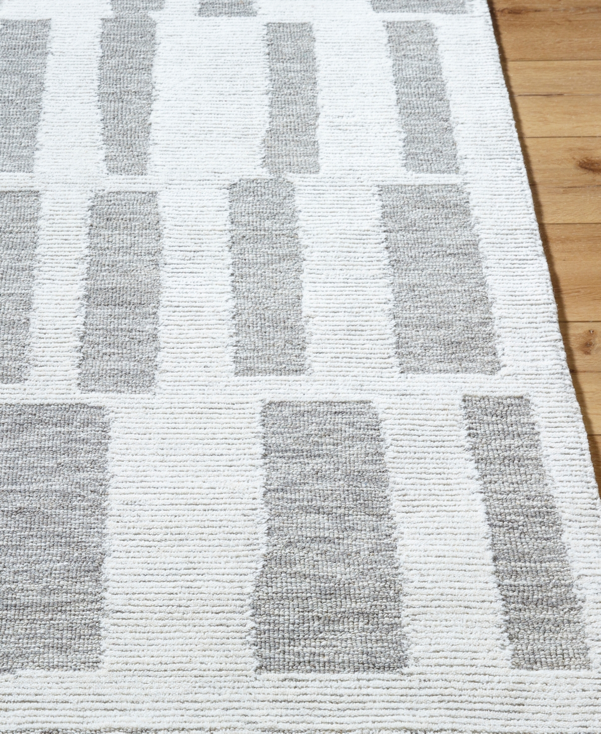 Shop Surya Bianca 530248 2'x3' Area Rug In Silver