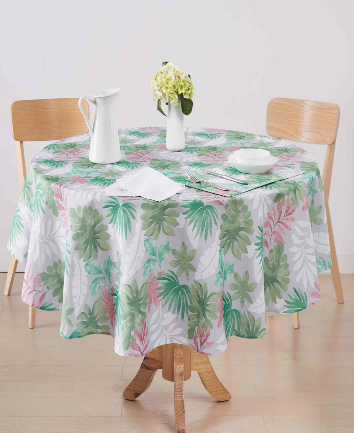 Avanti Cove Palm Water-resistant Indoor And Outdoor Tablecloth, 70" Round In Multicolor