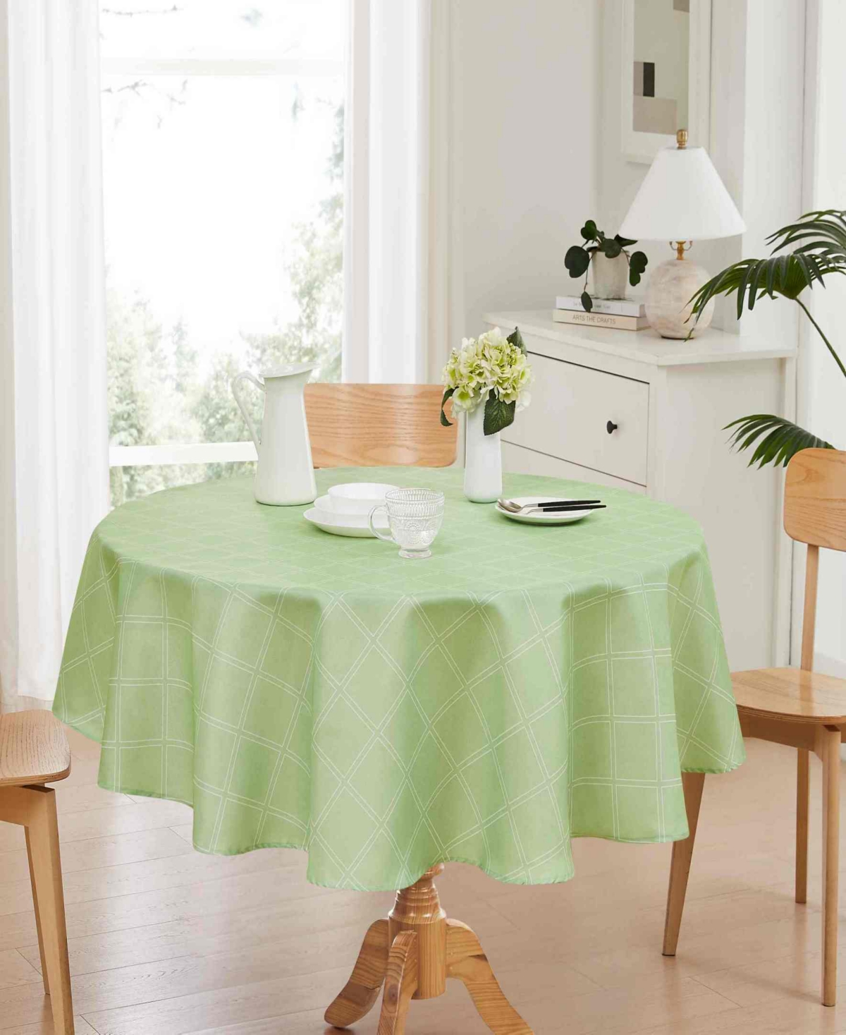 Avanti Harbor Trellis Water-resistant Indoor And Outdoor Tablecloth, 70" Round In Seafoam