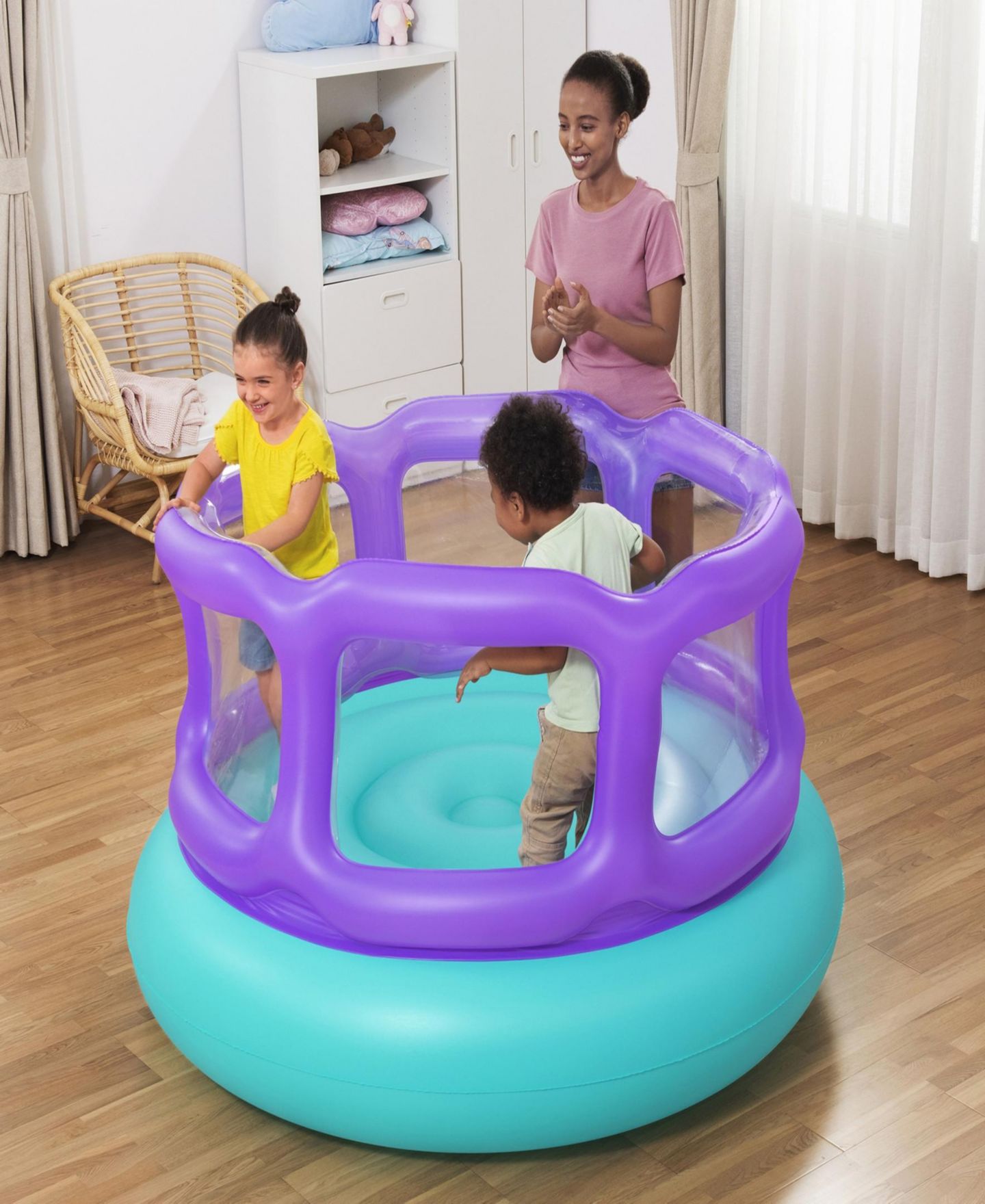 Детская игрушка Bestway Laugh 'N Leap Indoor & Outdoor Inflatable Bouncer, Holds 2 Children, Ages 2+ — фото 4