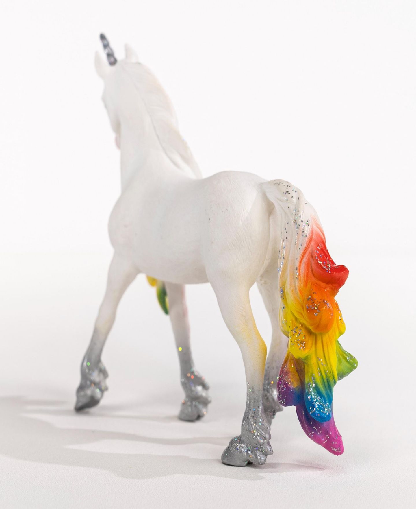 Детская фигурка Schleich Bayala Rainbow Love Unicorn Stallion Figurine, Ages 5+ — фото 4