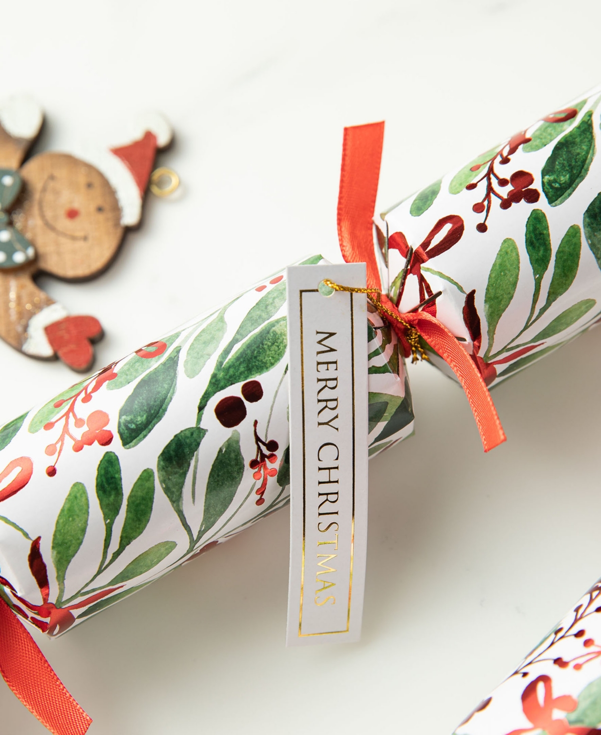 Glitzhome 8pk 1.50''d X 10.00''h Christmas Holy Leaves Party Cracker With Gift Contents In Multi
