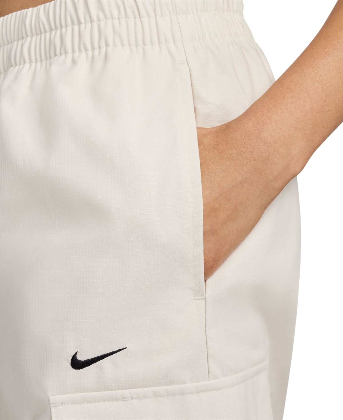 Nike Women's Sportswear Everything Wovens Mid-Rise Cargo Pants -black