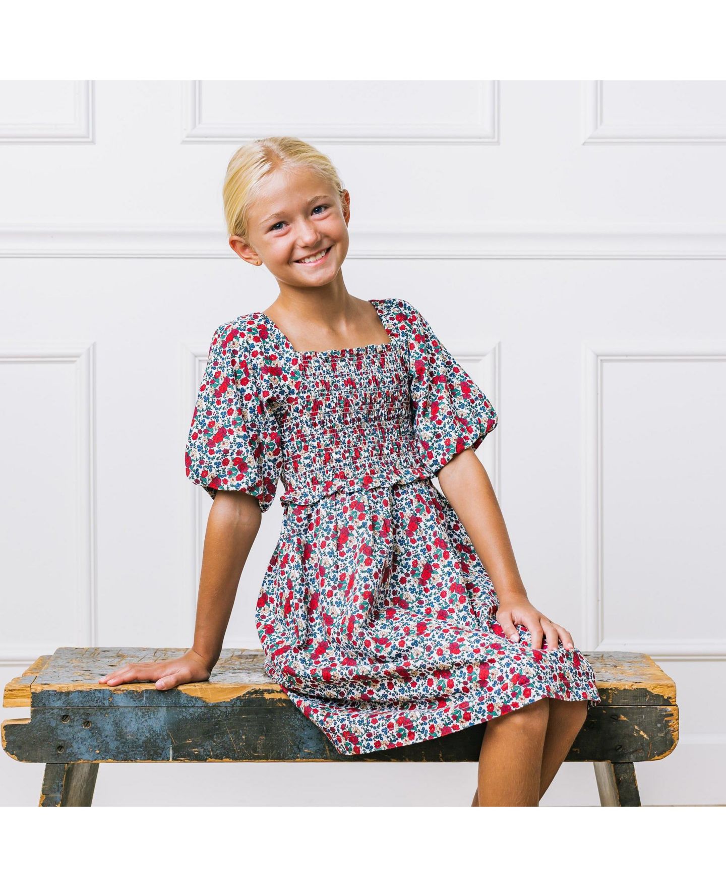 Платье Hope & Henry Short Bubble Sleeve Smocked Dress для девочек-малышей, цвет: Разноцветный с принтом — фото 5