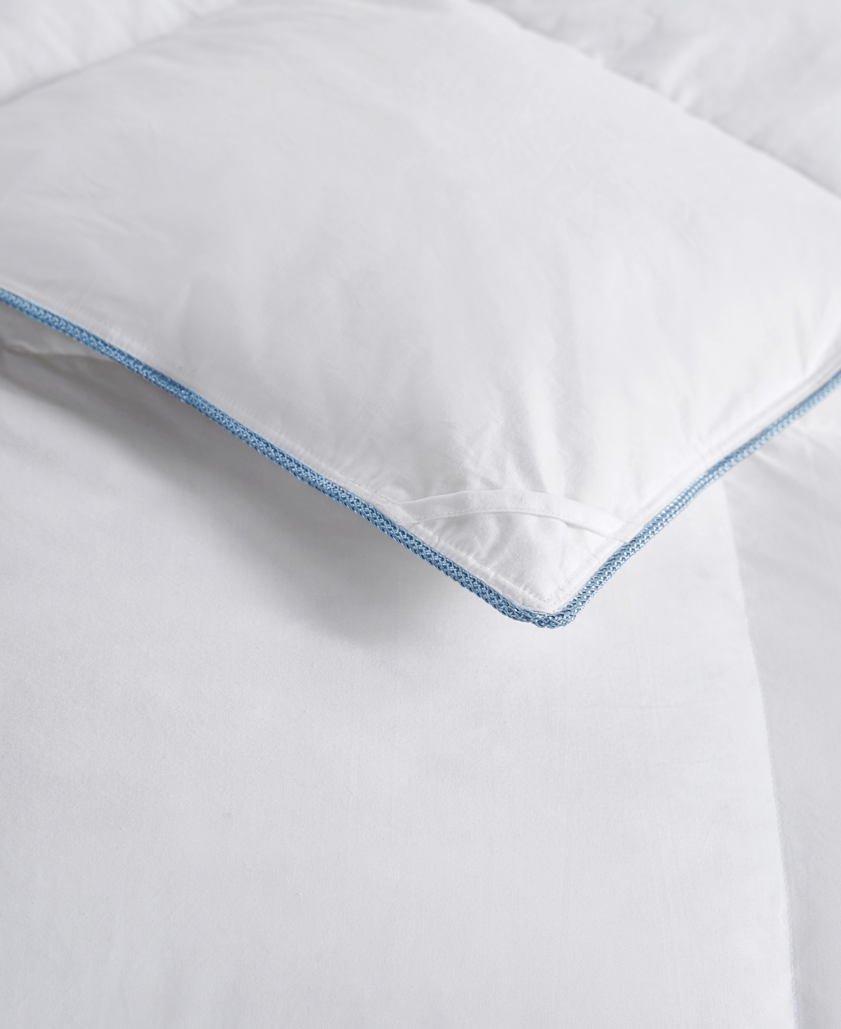Sleep Climate Temperature Balancing Comforter Featuring 37.5 Technology In White