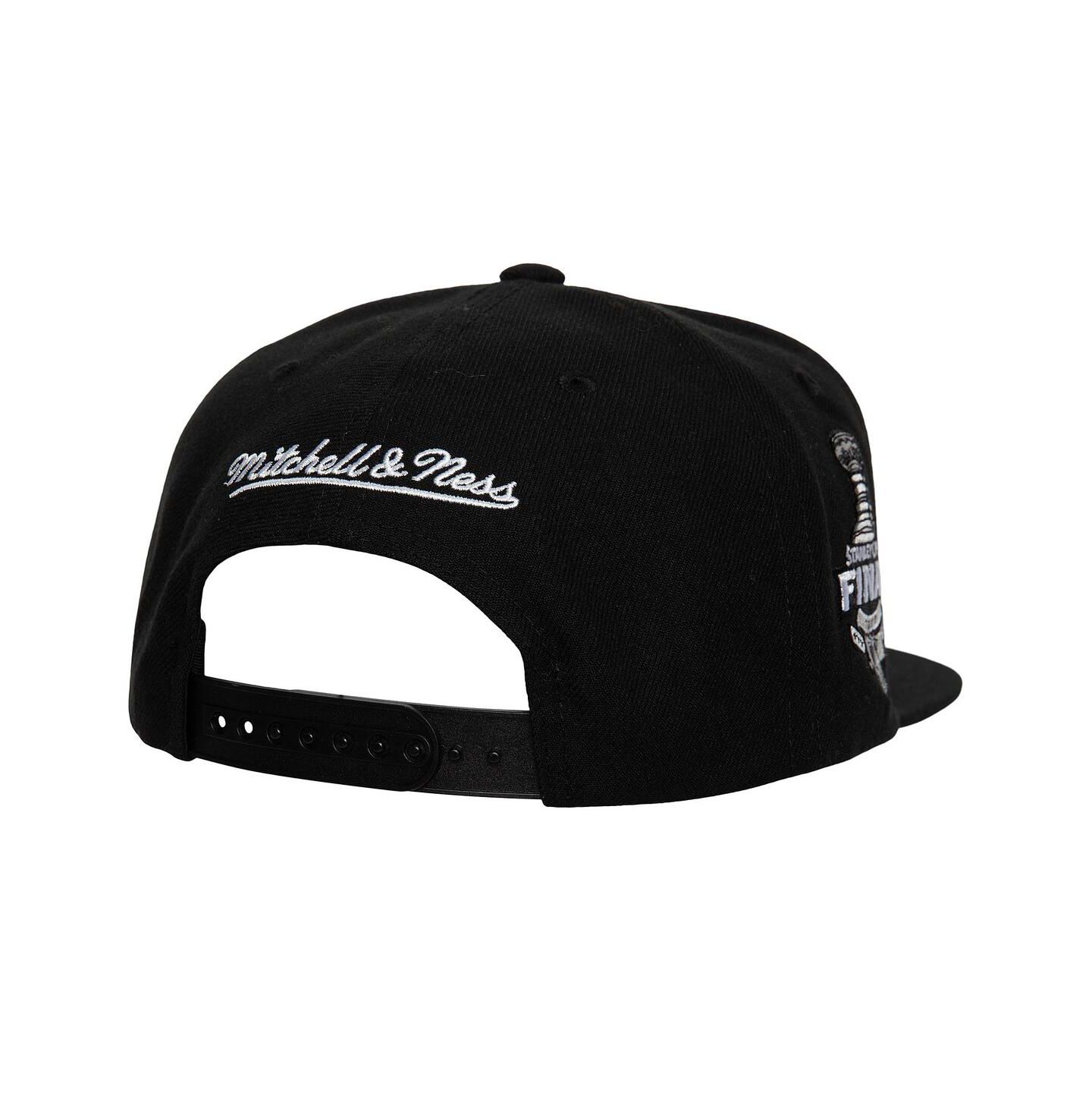 Мужские головные уборы Mitchell & Ness Black Boston Bruins Core Top Spot Snapback Hat — фото 3