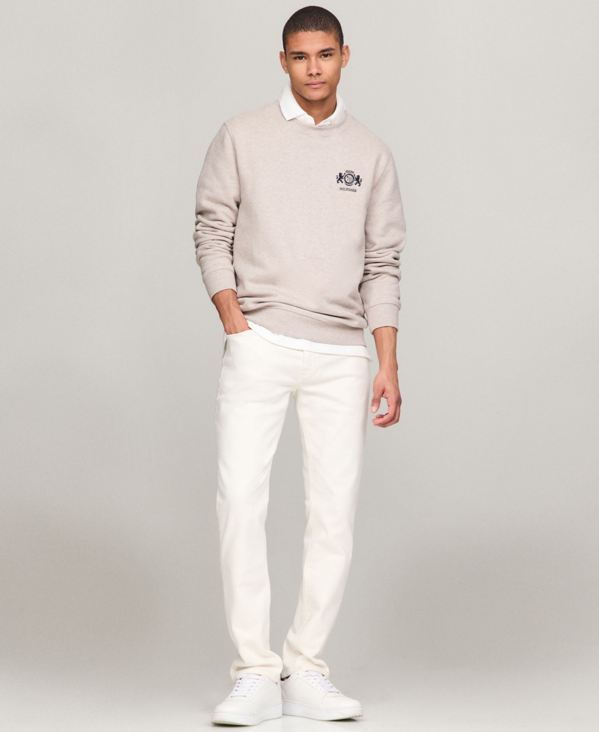 Tommy Hilfiger Men's Long Sleeve Crewneck Embroidered Heritage Crest Sweatshirt In Heathered Pebble