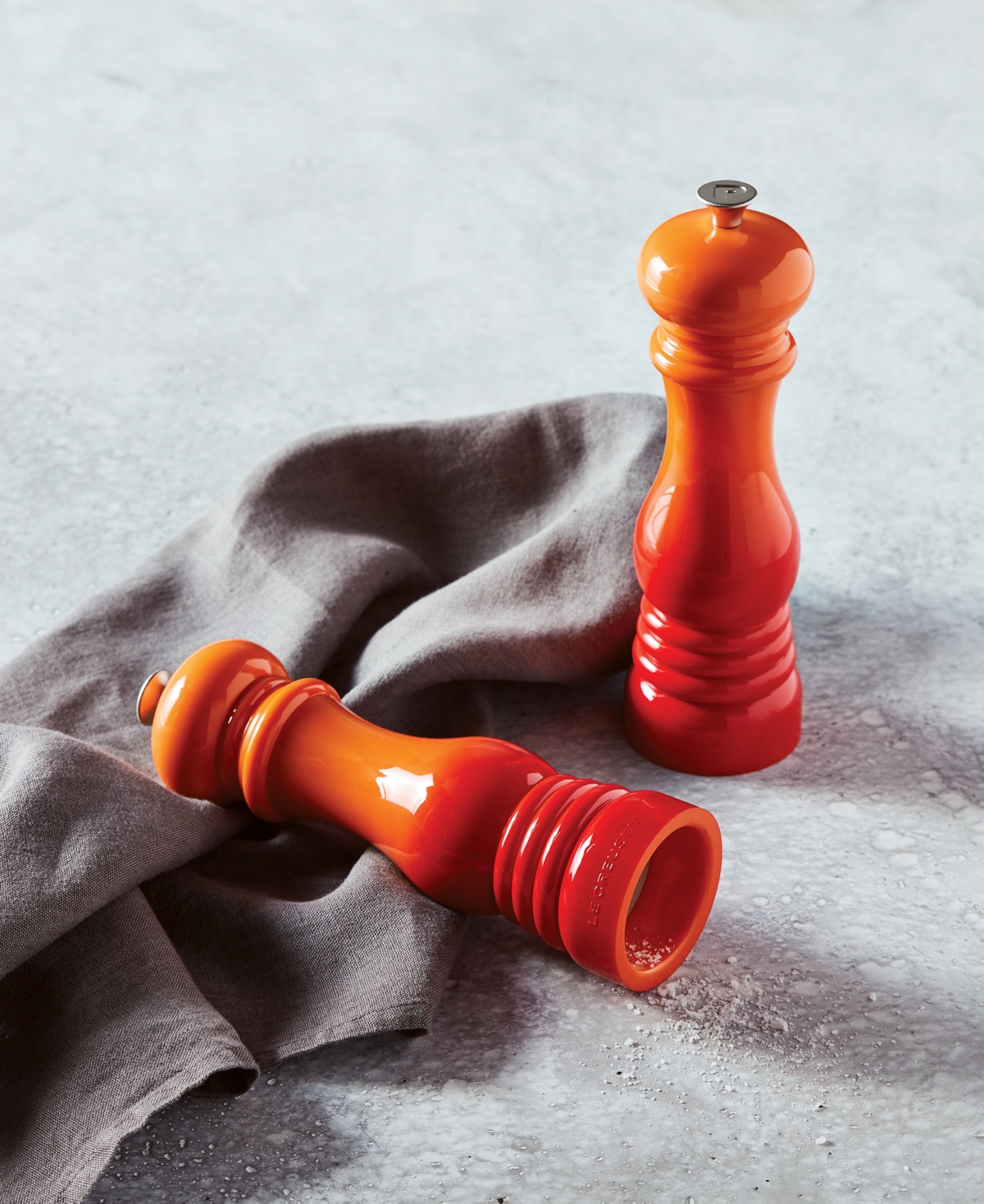 Le Creuset Petite Salt And Pepper Mill Set With Adjustable Grind In White