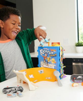 Tony Hawk Cereal Skate Bowl Fingerboard Set with 1 Exclusive Board