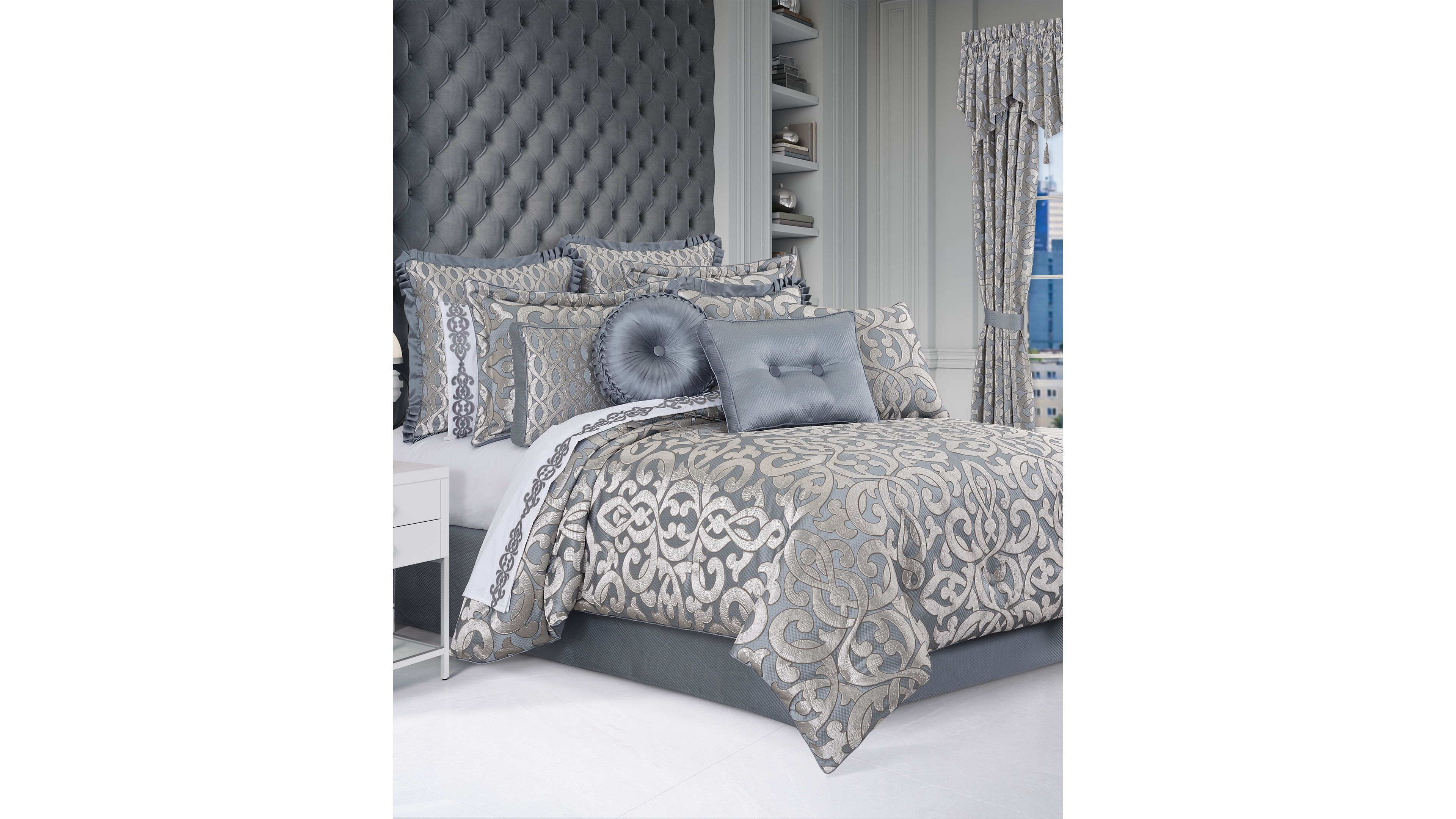 J Queen New York Barocco 4-Pc. Comforter Set, Queen
