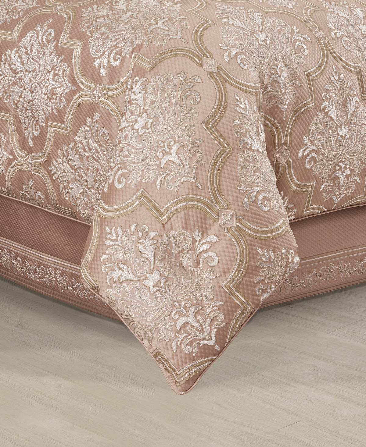 J Queen New York Rosewater 4-pc. Comforter Set, Queen In Blush