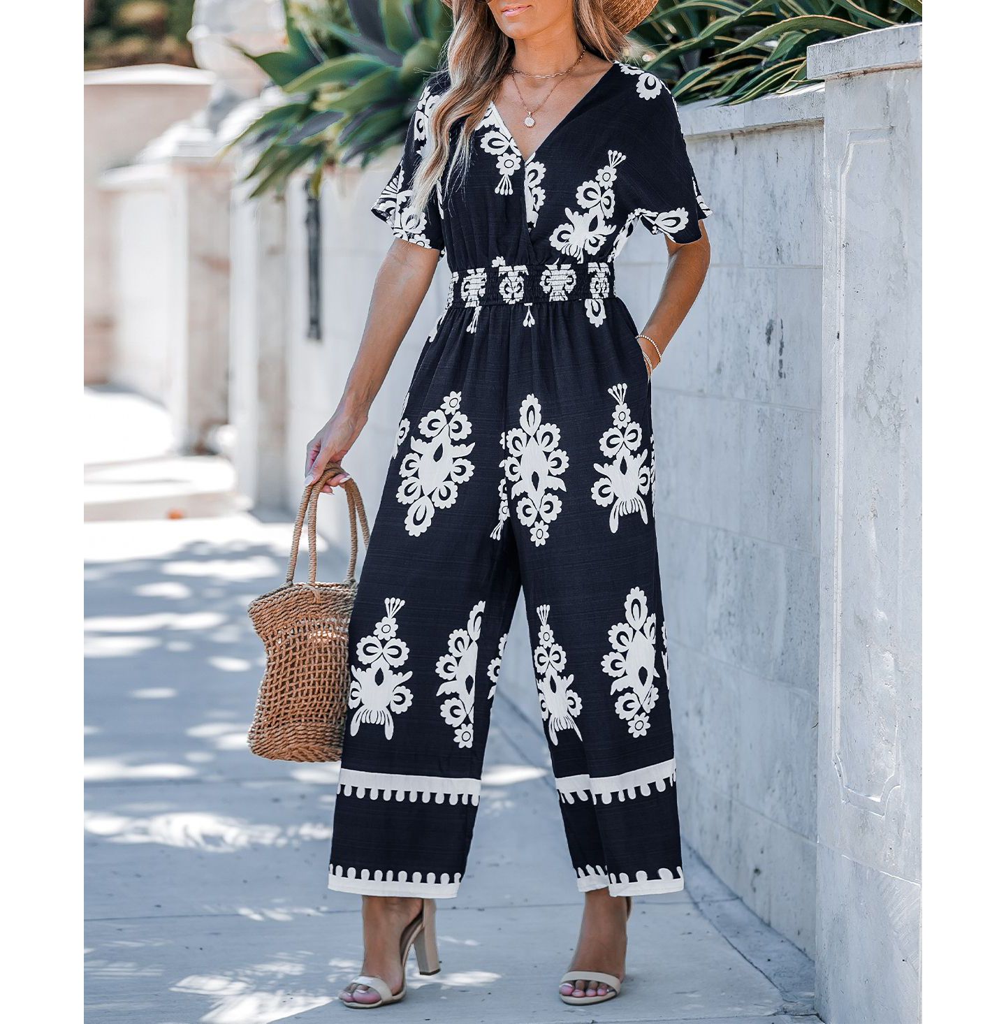 Женский комбинезон Cupshe Navy Smocked Waist Wide Leg Jumpsuit, цвет: Тёмный синий — фото 3