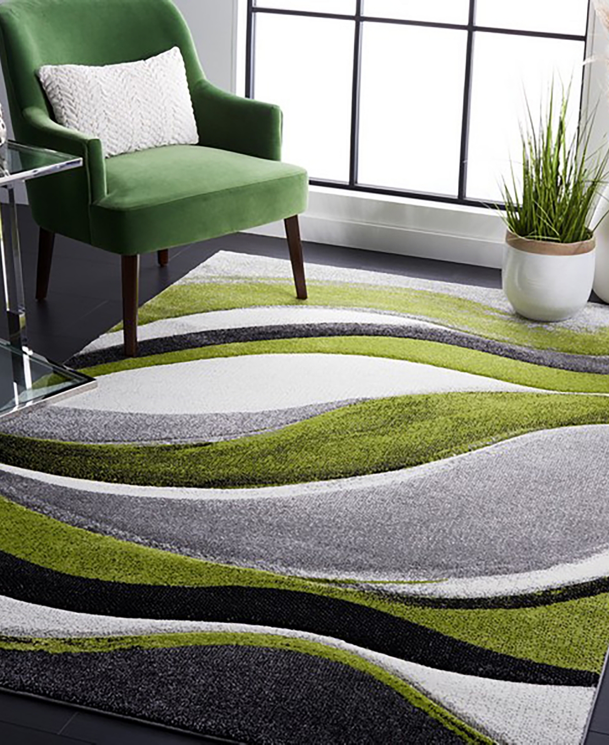 Safavieh Hollywood HLW766Y 4'x6' Area Rug -Green
