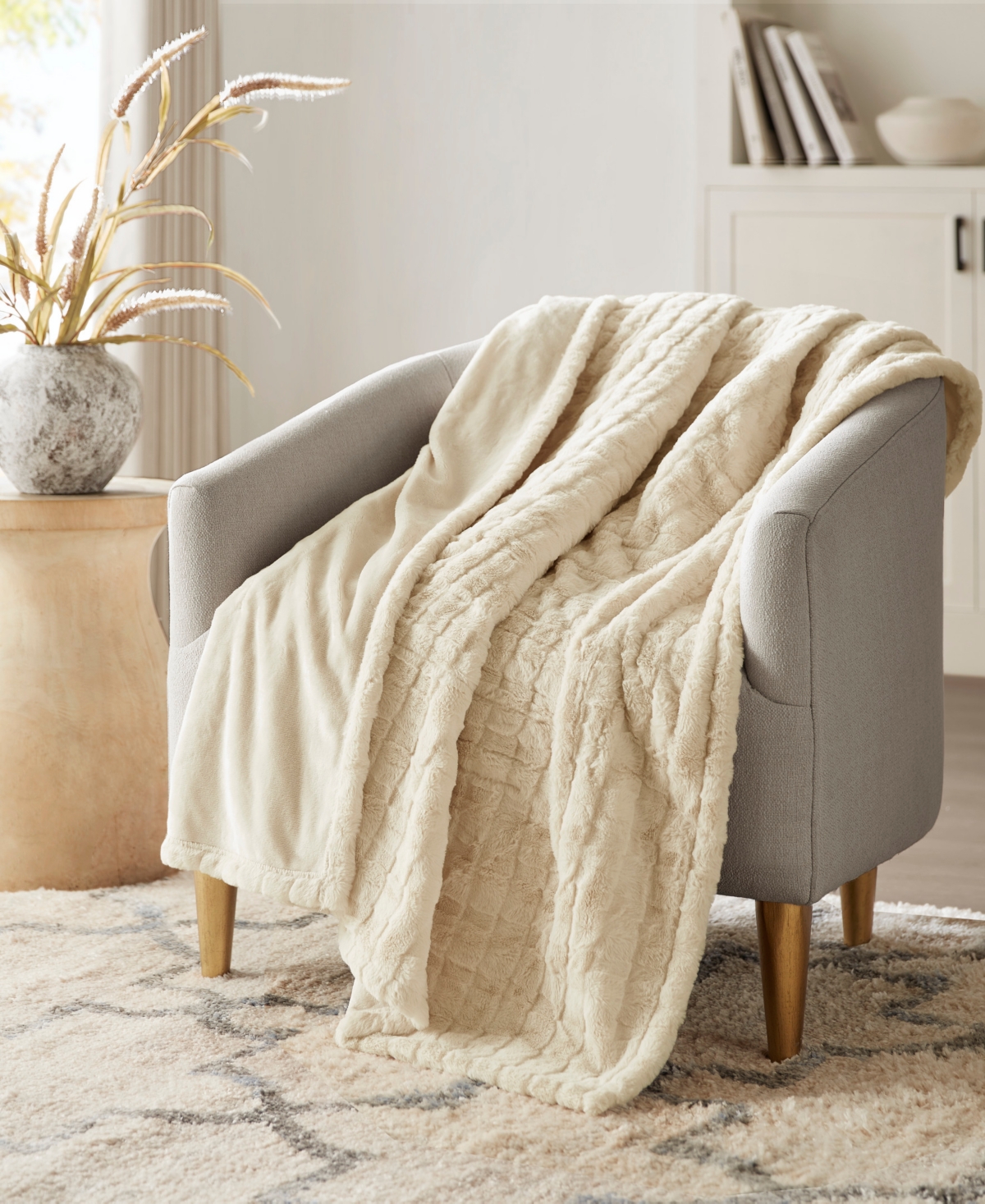 Beautyrest Zuri Electric Faux-fur Throw, 50" X 70" In Ivory Textured
