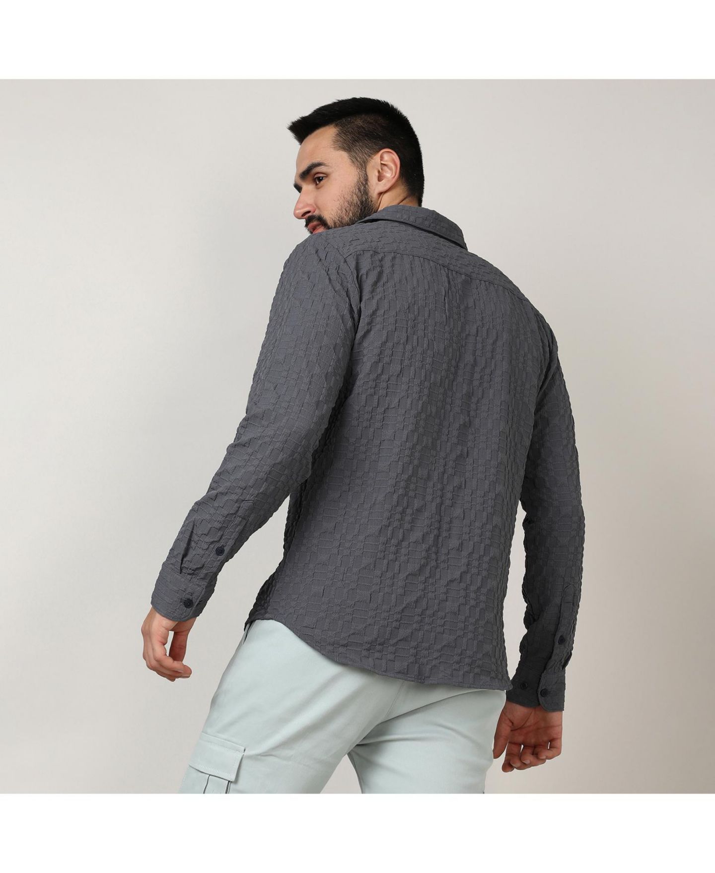 Мужская рубашка Cahoot Campus Sutra Charcoal Grey Embossed Geometric, цвет: Серый — фото 6