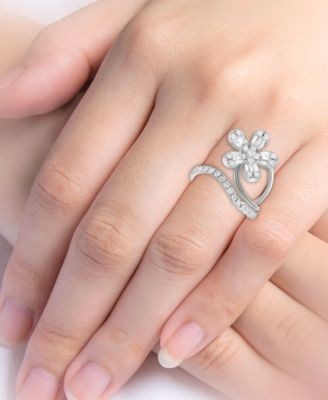 Diamond Round & Baguette Flower Statement Ring (1 ct. t.w.) in 14k White Gold